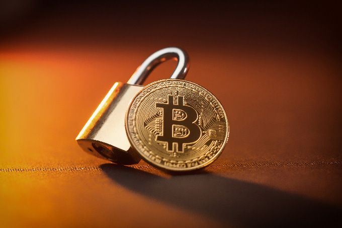 Mejor Wallet Criptomonedas: Un Bitcoin y un candado.