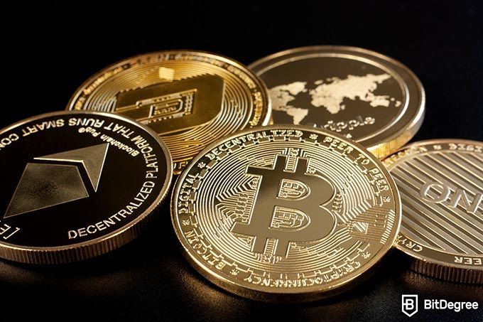 How does Bitcoin work: a pile of cryptocoins.