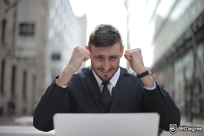 How to convert Bitcoins on Binance: a man at a laptop.