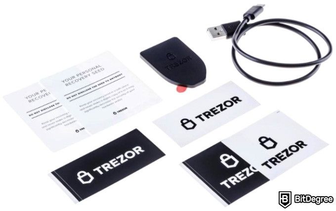 Trezor Model T: предметы из коробки Trezor.