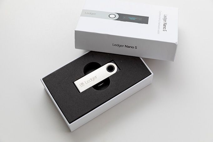 Trezor VS Ledger: a carteira Ledger Nano S.