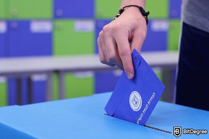 Qué es DeFi: Una persona votando en una elección.