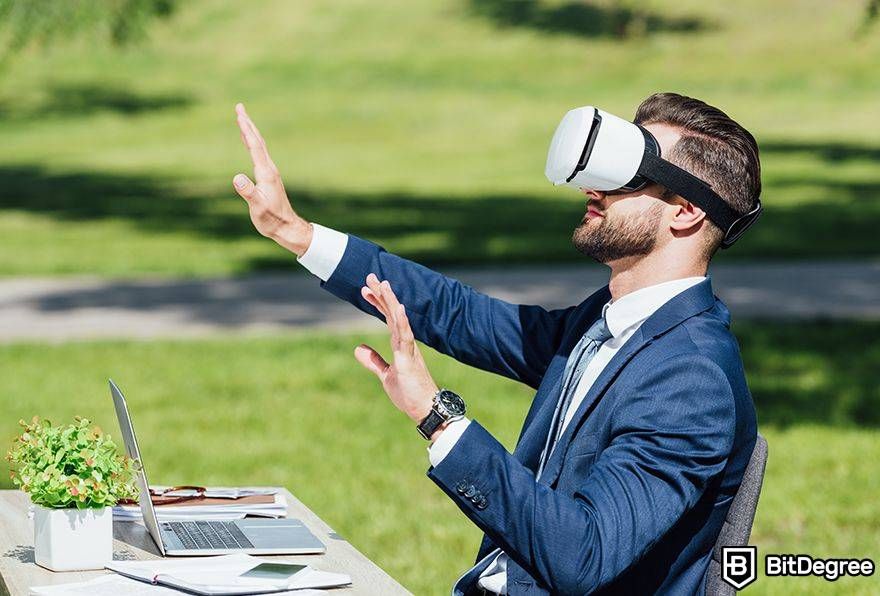 How to use metaverse: business person uses VR.