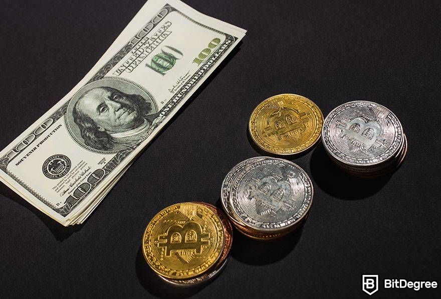 Is Bitcoin dead: Bitcoin and US dollars.