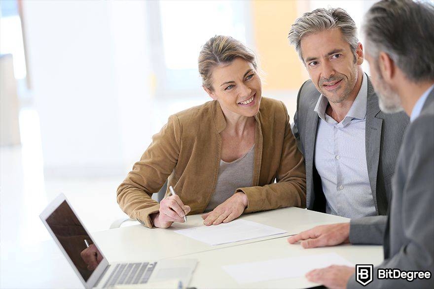 What is copy trading in crypto: people all looking at one laptop.