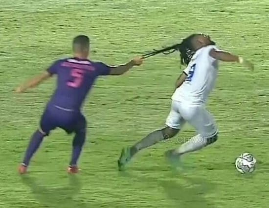 Picture of a guy pulling another guy's hair during soccer