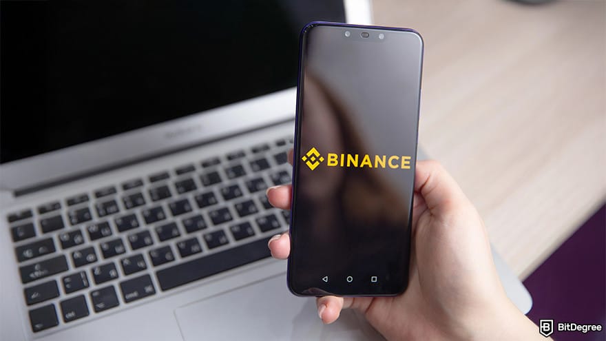 Best crypto leverage trading platform: a person using Binance on a smartphone.