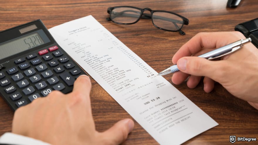 Best crypto liquidity providers: a person hands with a receipt.