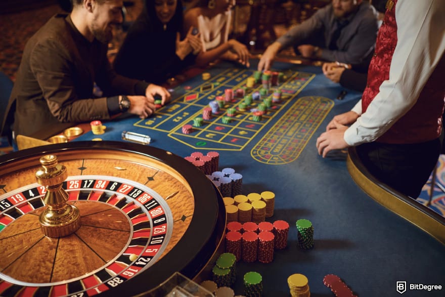Best crypto live casino: people playing roulette.