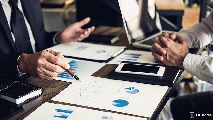 Best cryptocurrency of the year: meeting among investors.