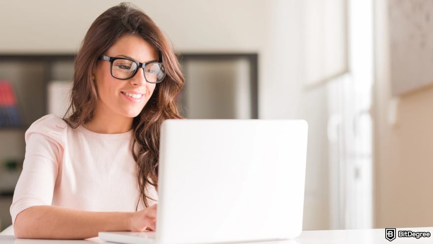Best fast withdrawal casino: young woman using laptop. Best fast withdrawal casino: young woman using laptop.
