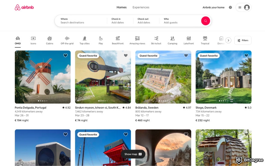 Best referral programs: a screenshot of the Airbnb homepage.