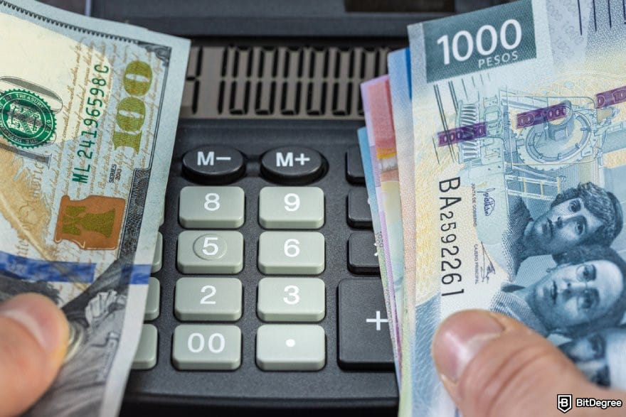 Best way to send money to USA: hands holding some USD and MXN bank notes over a calculator.