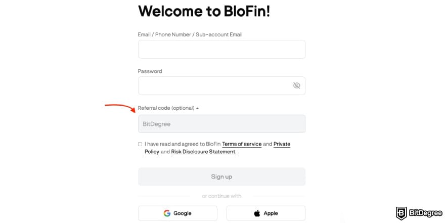 BloFin yönlendirme kodu: BloFin kayıt sayfasında girilen [BitDegree] yönlendirme koduna işaret eden kırmızı ok.