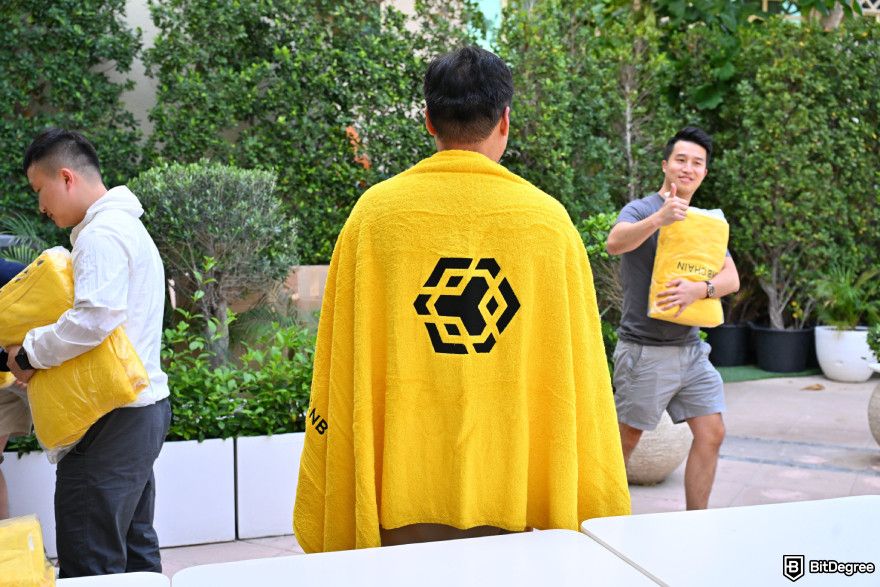 BSC airdrop: BNB Chain merchandise.