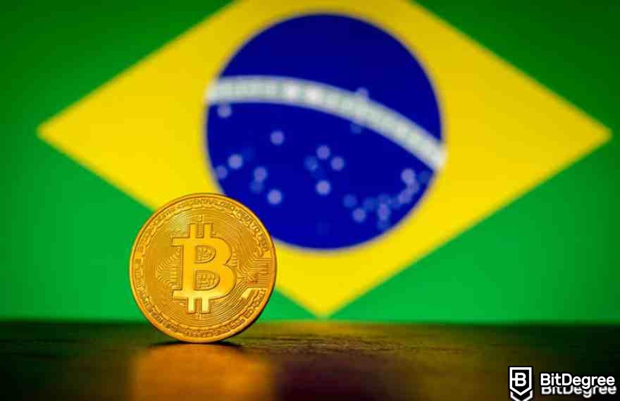 Como retirar dinero de la plataforma crypto.com: Monedas de Bitcoin con bandera de Brasil al fondo.