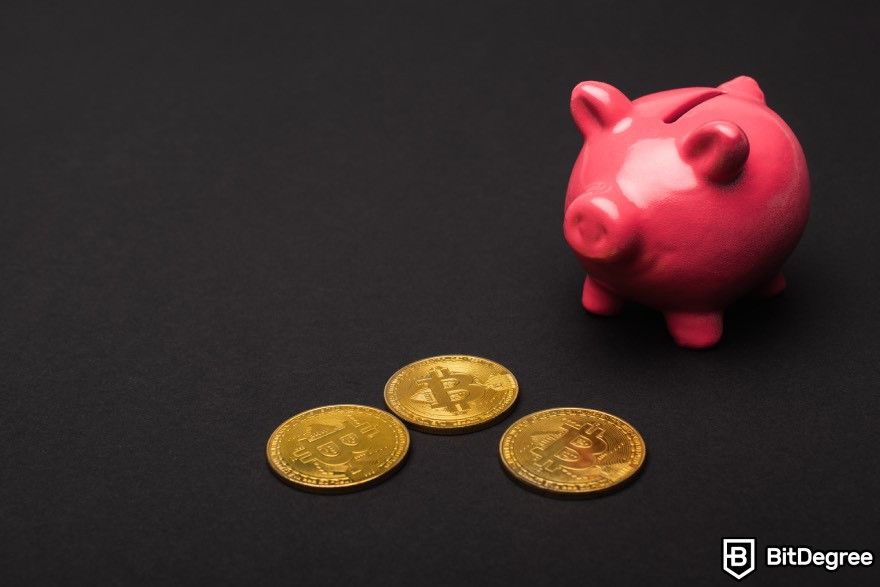 Crypto signals Telegrama: Bitcoins placed next to a piggy bank.