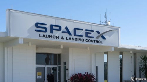 FCC Weighs SpaceX Bid to Launch AI Data Centers Into Orbit