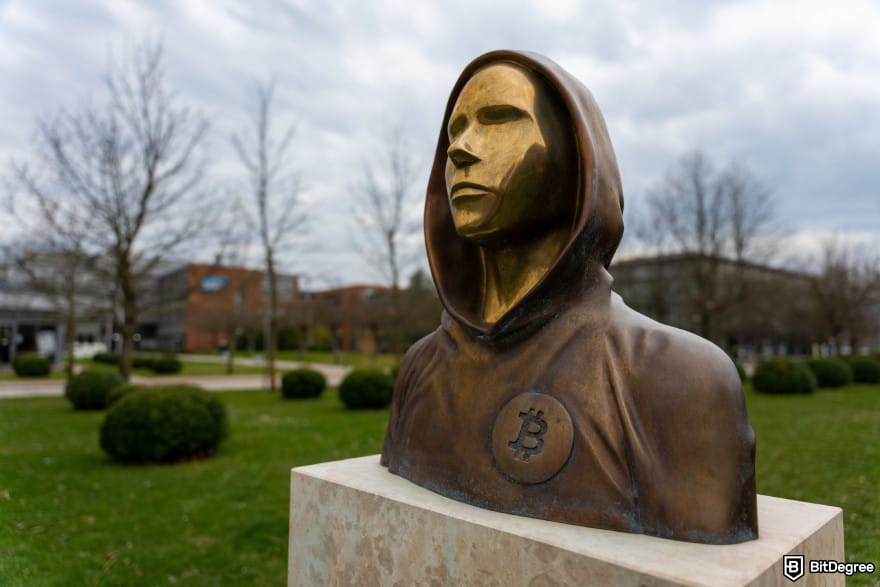 How to buy Kaspa coins: the Satoshi Nakamoto statue.