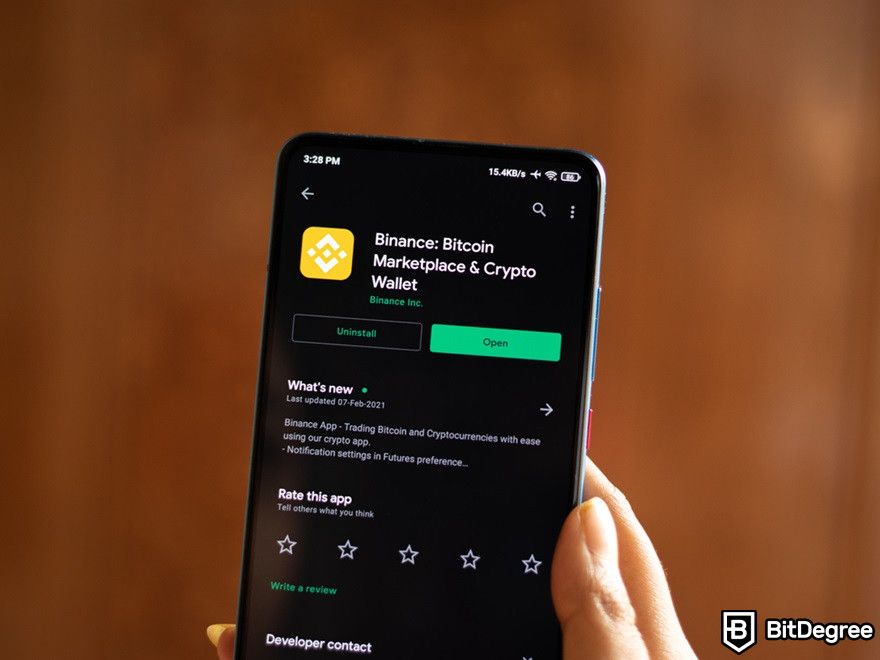 How to buy Zilliqa: Binance logo on a mobile phone's Play Store.