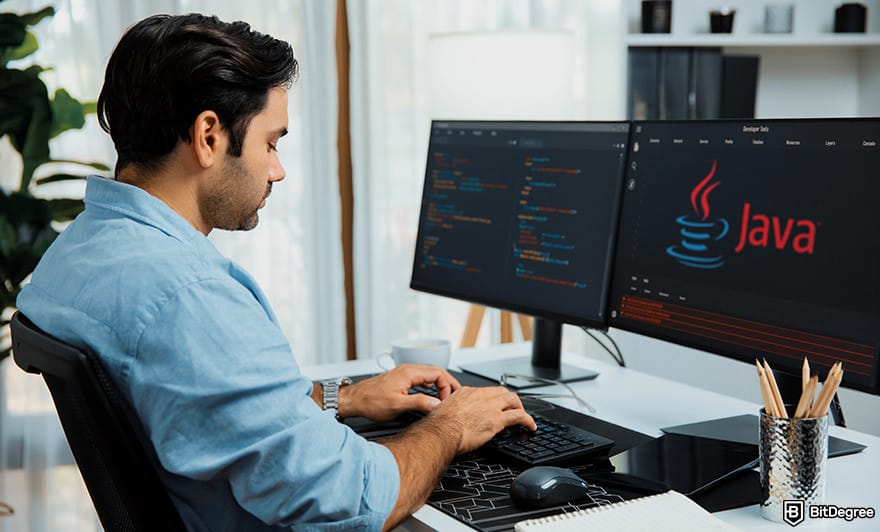 How to make a video game: developer working with a Java language.