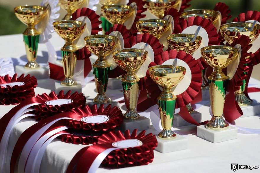 How to run an online contest: prize cups and medals on a table.