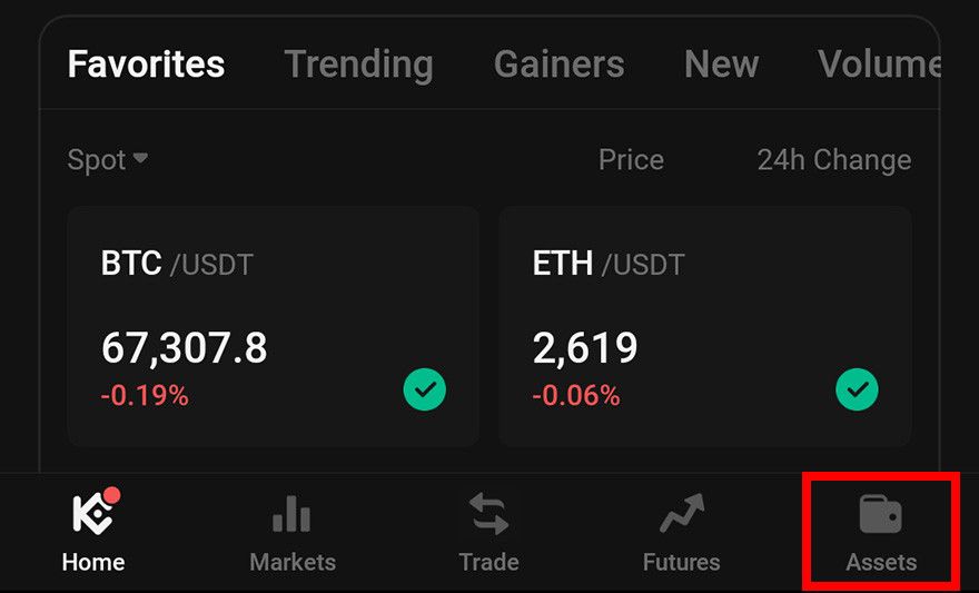 Como enviar Bitcoin para outra carteira: o menu Ativos no aplicativo KuCoin.