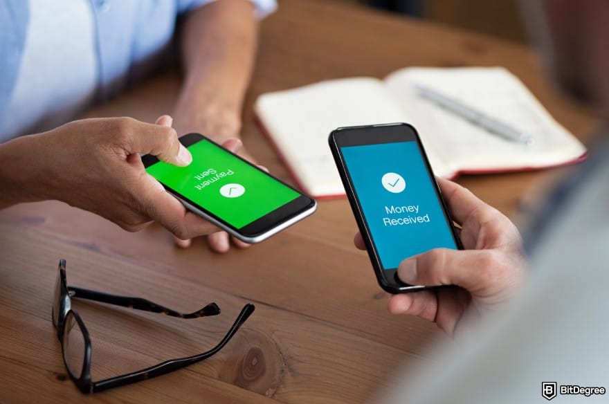 How to send money with credit card: a mobile screen showing payment sent and another presenting money received. How to send money with credit card: a mobile screen showing payment sent and another presenting money received.