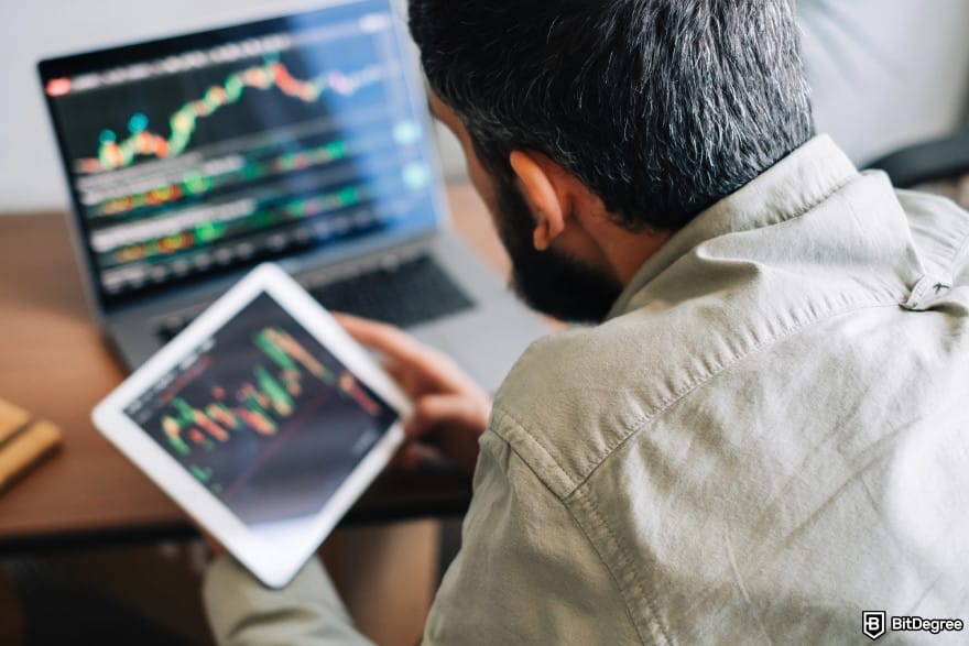 How to use Crypto.com Level Up program: a person analyzing market chart.