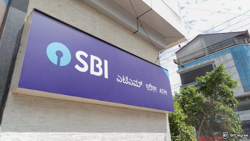 How to withdraw money from Binance in India: ATM of State Bank of India.