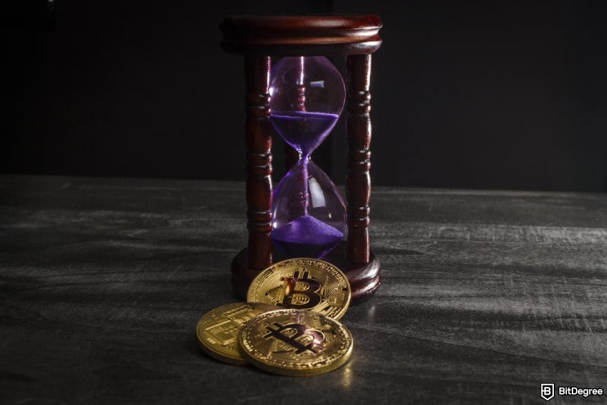 How to withdraw money from Binance: an hourglass and BTC coins.