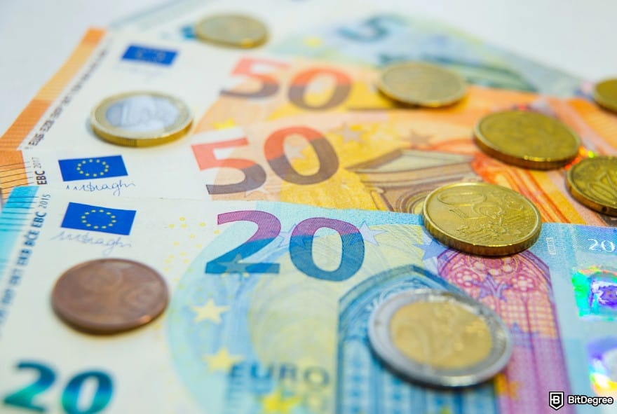 How to withdraw money from PayPal: euro bills and coins.