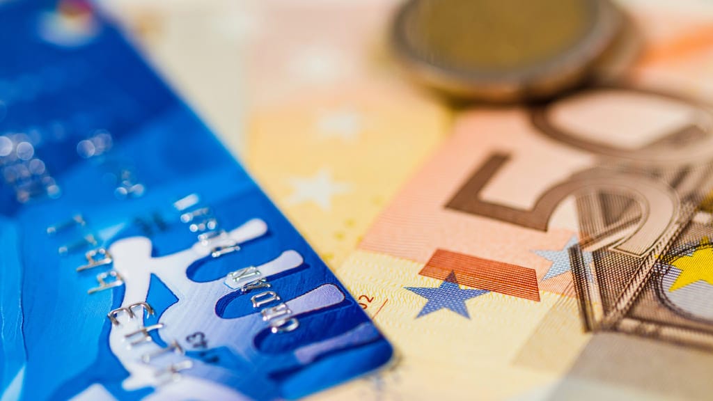 How to Withdraw Money From a Prepaid Card Online