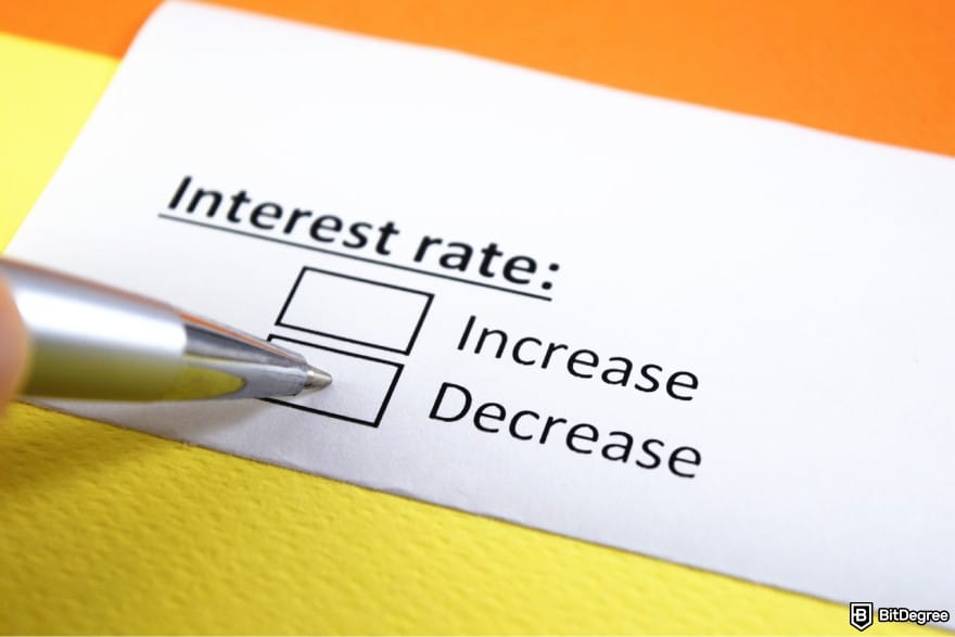 How to withdraw money from savings account: a pen and a slip of paper with the words [Interest rate: increase/decrease].