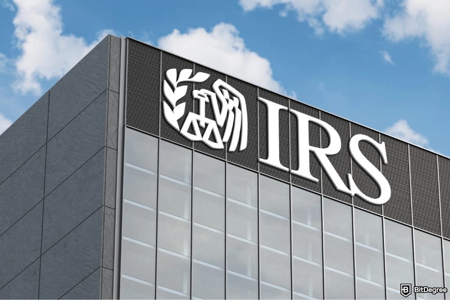 How to withdraw money from savings account: facade of the IRS building.
