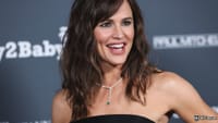 Jennifer Garner Stars in Netflix Comedy About Lost $35 Million Crypto Fortune