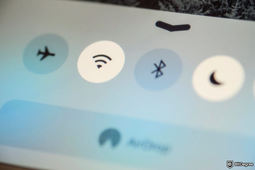 Ledger alternatives: bluetooth icon on a phone.