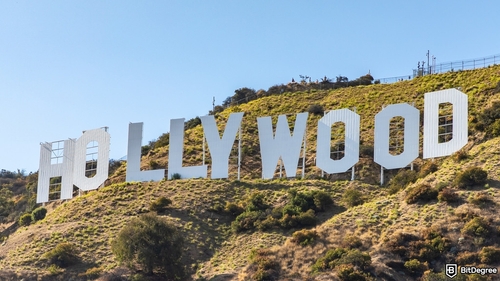 Man Scales Hollywood Sign to Hype Vigilante Token—Price Soars, Then Crashes