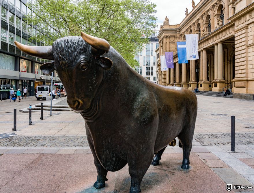 Pi Network price prediction: Bull statue in European city.