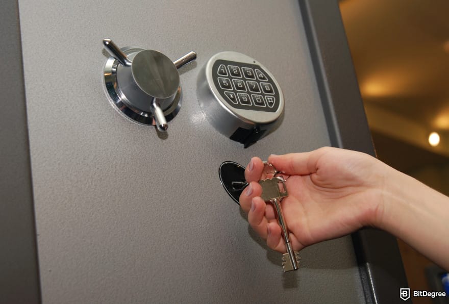 Royal Q review: safety key.