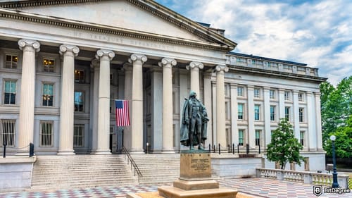 Scott Bessent Says Banks and Crypto Could Soon Offer the Same Products