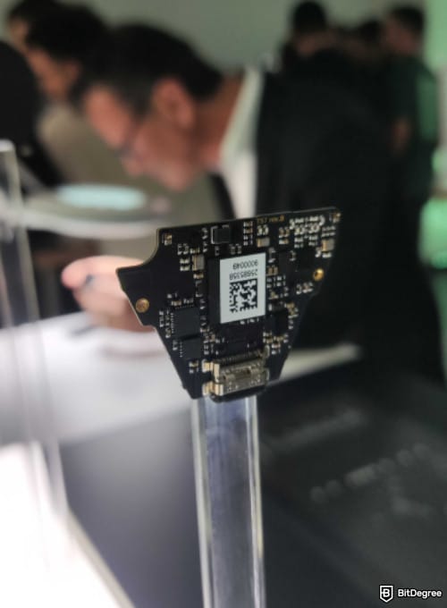 Trezor Safe 7: the whole Trezor Safe 7 circuitboard. Trezor Safe 7: the whole Trezor Safe 7 circuitboard.