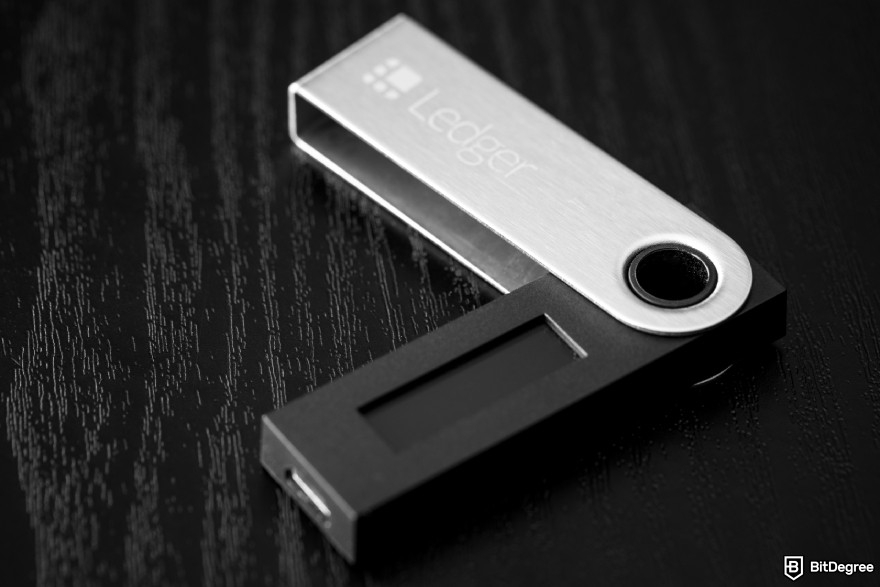 Types of crypto wallet: hardware wallet Ledger.