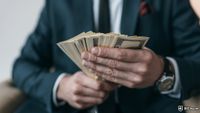 What do the ultra-rich know that we don’t?