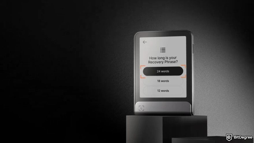 What is Ledger Recover: Ledger device displaying a prompt asking for the length of the recovery phrase.