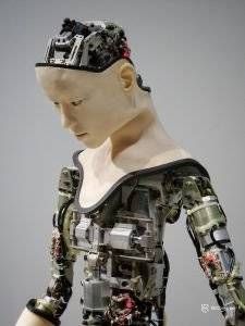 Apa itu machine learning: Sebuah robot manusia.