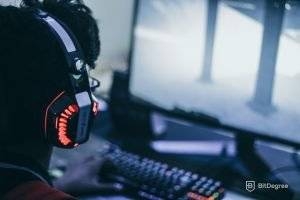 Seseorang sedang memainkan video game di PC