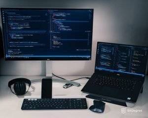 Best Place to Learn Python - Programming in two screens