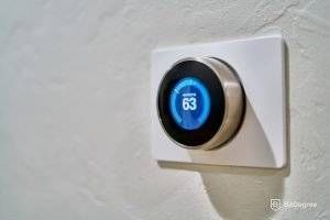 Apa itu IoT: Thermostat pintar sebagai contoh IoT.