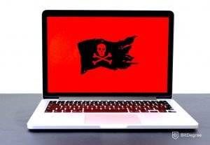 Seguridad en Internet: Mensaje de un Hacker en la pantalla de una laptop.